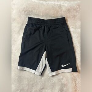 Boys Nike black white athletic basketball shorts size medium